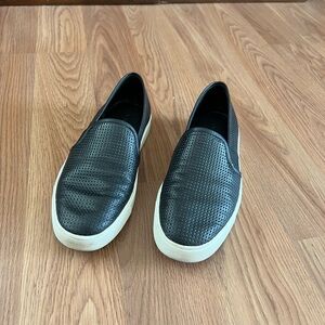 Vince Leather Slip-On Women’s Shoes Size 6